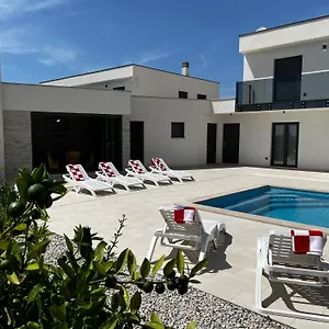 Mare - Modern With Swimming Pool And Jacuzzi Villa Pula